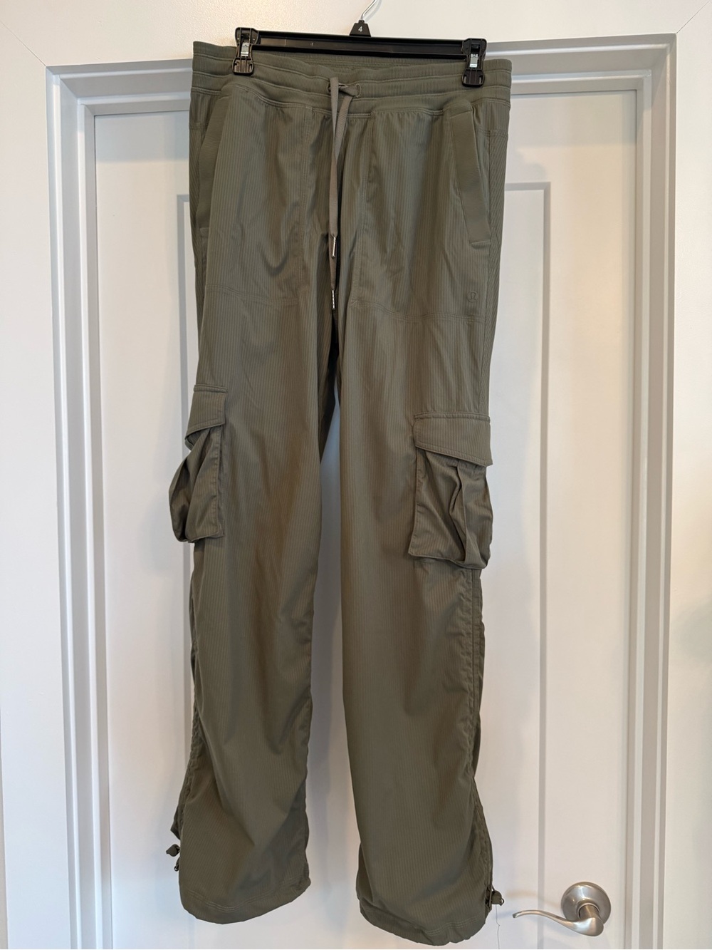 Women’s Lululemon Dance Studio Relaxed Fit Mid-Rise Cargo Pants Size M